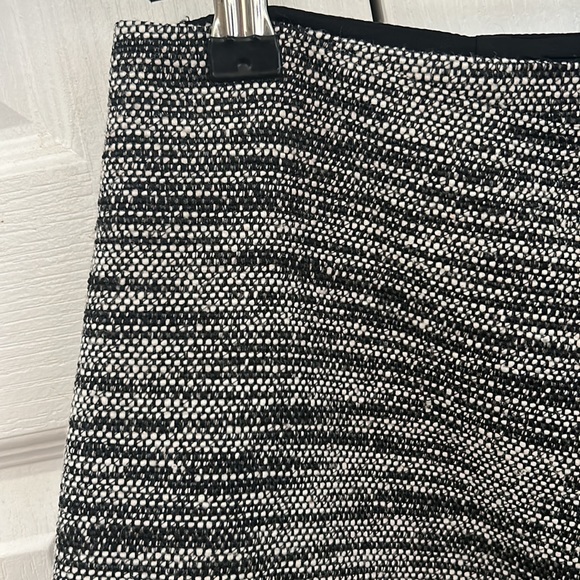 Black and white boucle skirt - Picture 2 of 3
